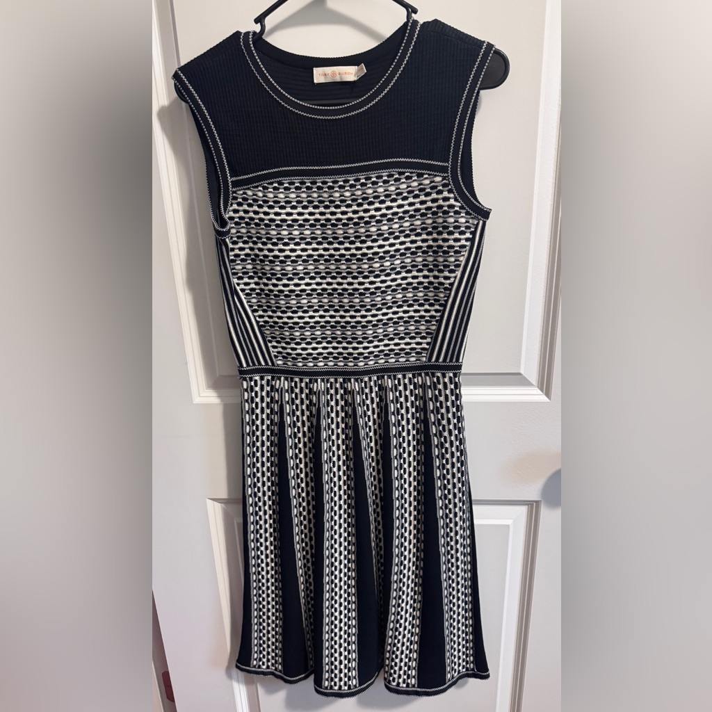 Tory Burch Black And White Sleeveless Sweater Dress. Size Xs